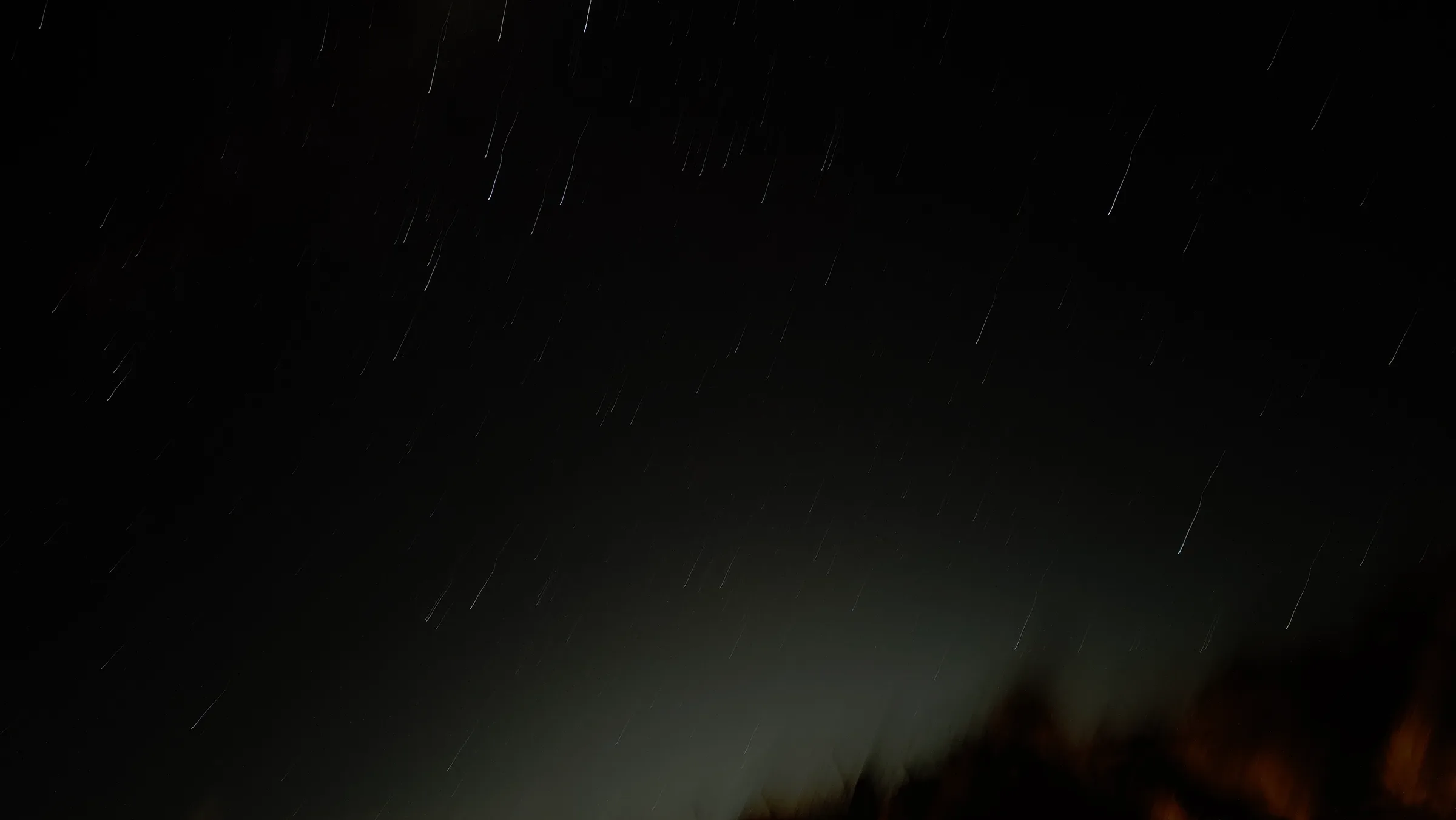 Lluvia de estrellas en la montaña